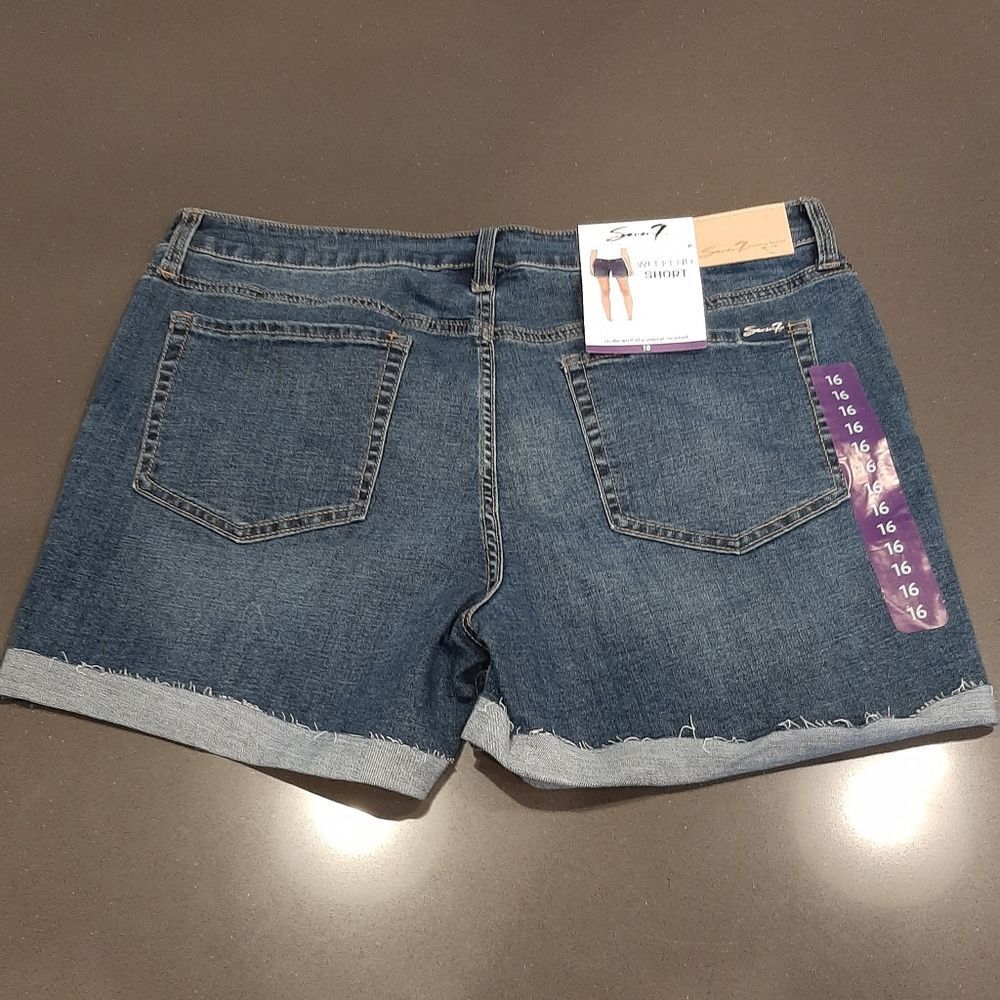 Seven7 Weekend Short Size 16 Cuffed Hem 5” Inseam Stretch Denim